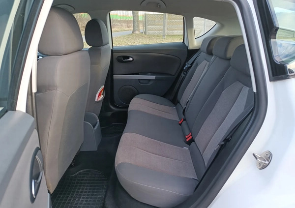 Seat Leon cena 17900 przebieg: 338500, rok produkcji 2010 z Łomianki małe 121